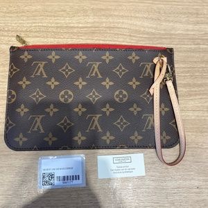 NEVERFULL MM Pouch/Wristlet (Cerise Interior)